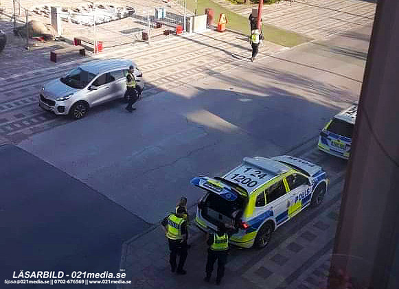 Personbilen på bilden har inget med händelsen att göra. FOTO: LÄSARBILD